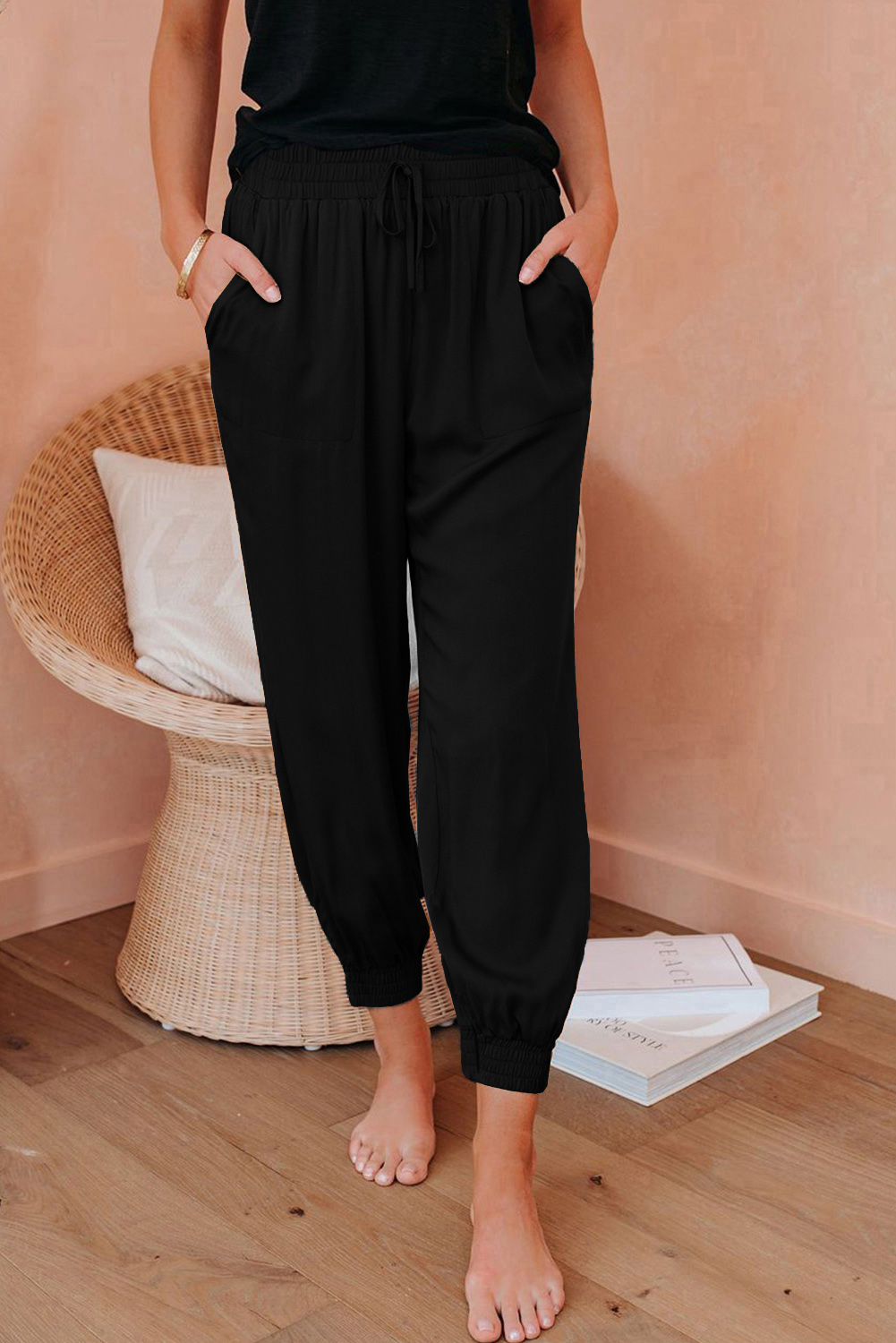 Black Drawstring Elastic Waistband Pocketed Cropped Jogger Pants