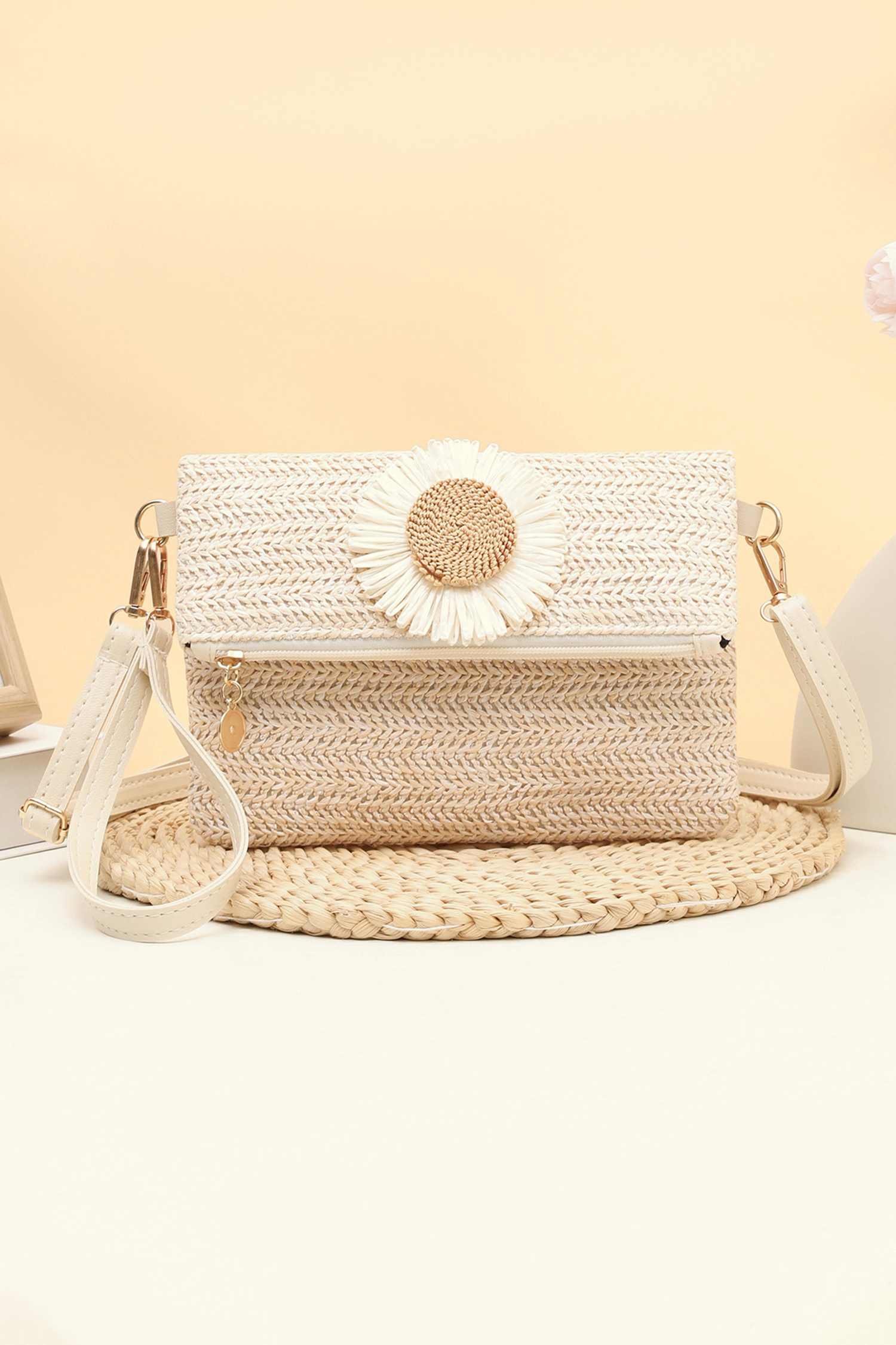 White Daisy Flower Straw Woven Zip Folded Magnetic Button Shoulder Bag
