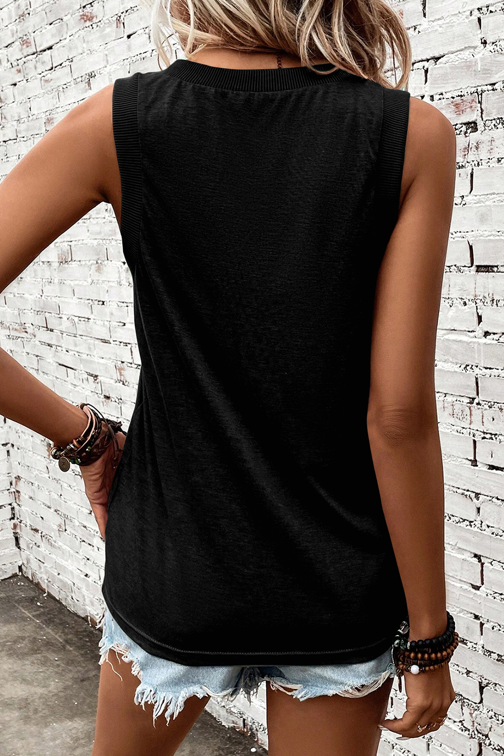 Black Flag Pattern Sequined Balloon Dog Graphic Loose Tank Top